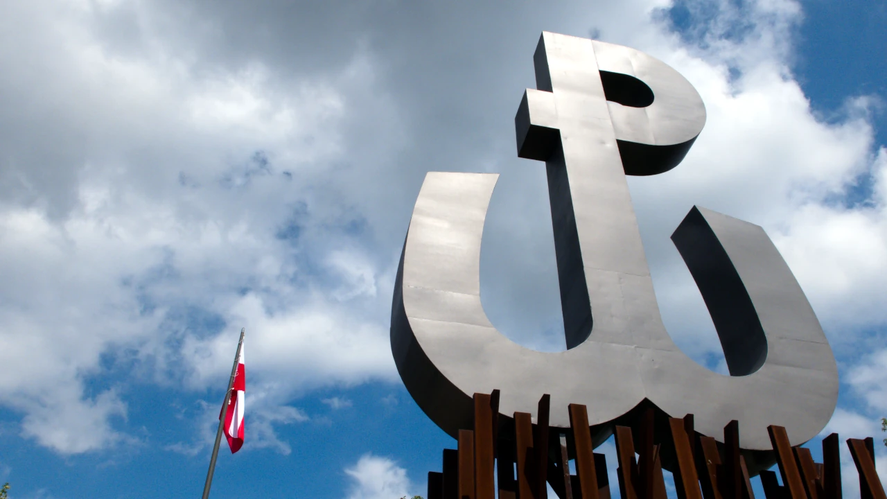 Ogromna kotwica – symbol Polski Walczącej.